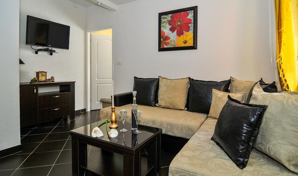 Apartments Scepanovic Tivat Bagian luar foto