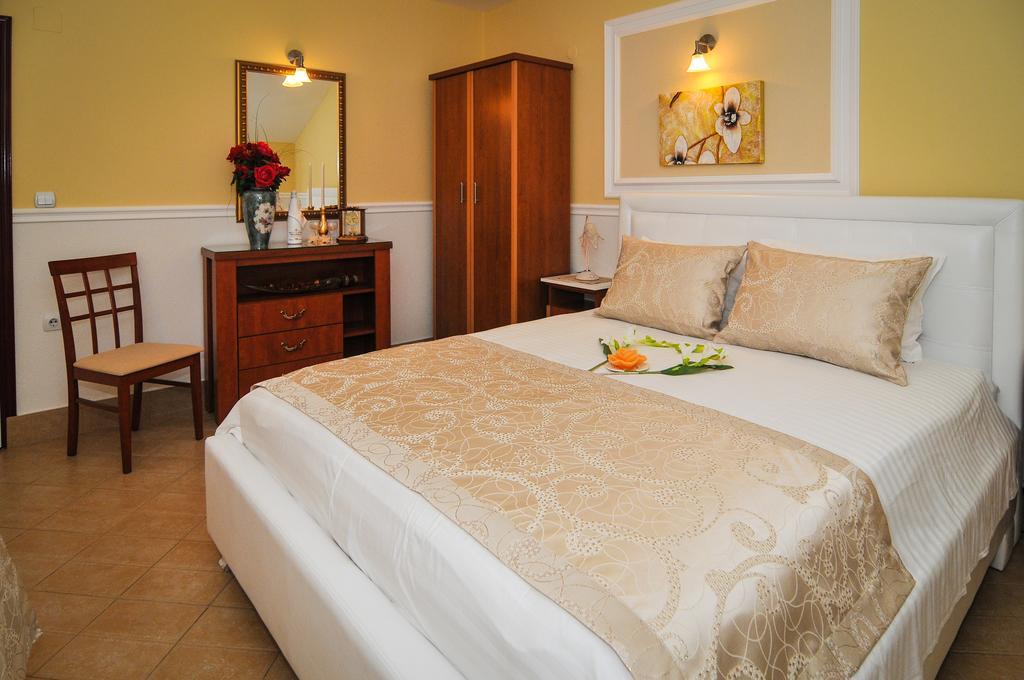 Apartments Scepanovic Tivat Bagian luar foto