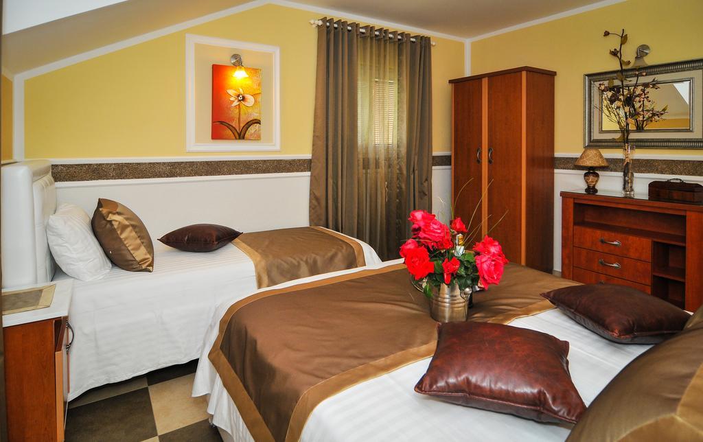Apartments Scepanovic Tivat Bagian luar foto