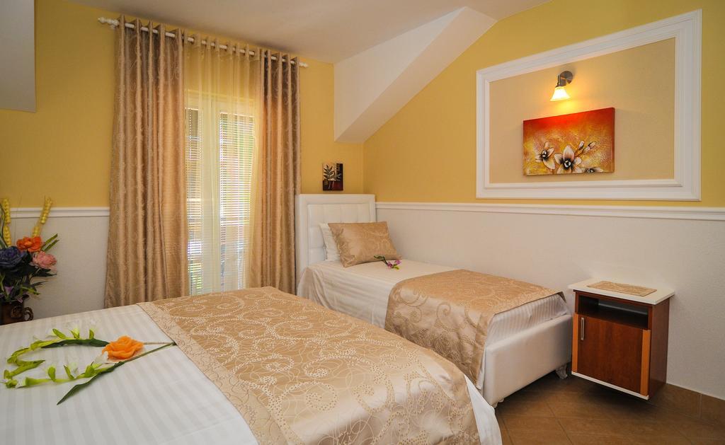 Apartments Scepanovic Tivat Bagian luar foto